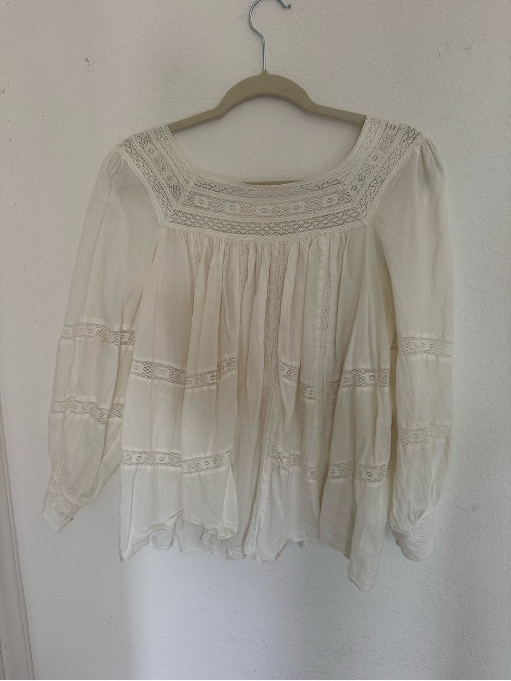 THE GREAT. Cream Lace-Trim Peasant Blouse